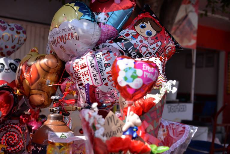 Comerciantes reflejan pocas ventas en regalos para San Valentín - El Sol de  León