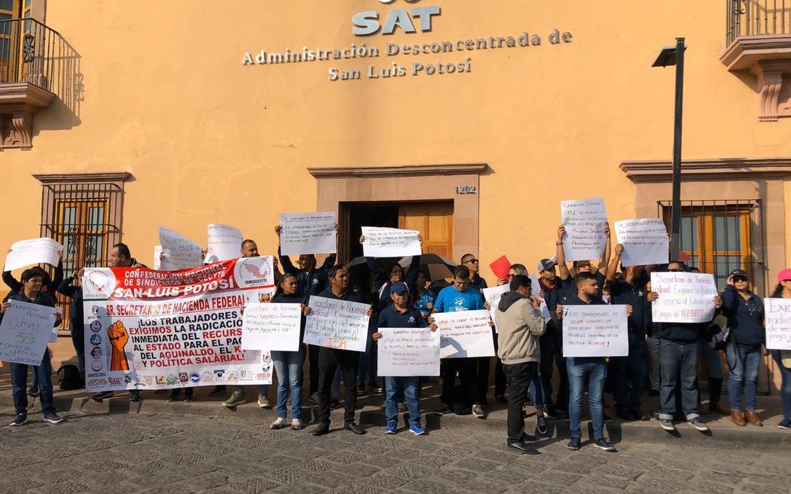 Protesta sindicato del CECyTESLP en SAT - El Sol de San Luis | Noticias ...